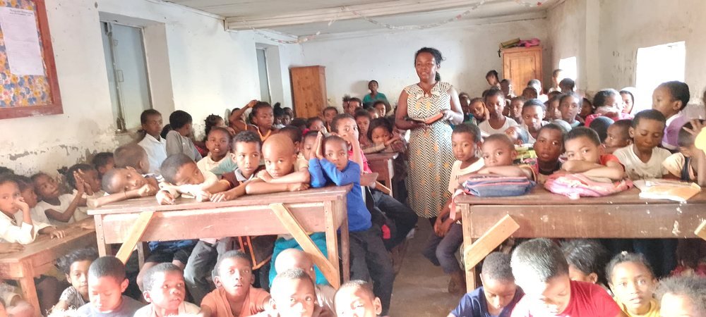 A classroom in the Fianarantsoa school, full of children