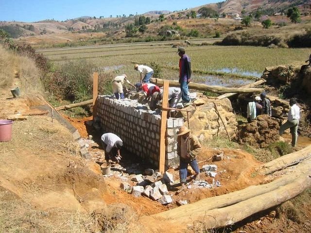 Laying rubble stone